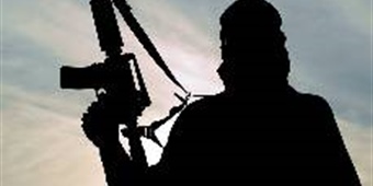 La mano insanguinata del terrorismo non fa differenze fra le vittime